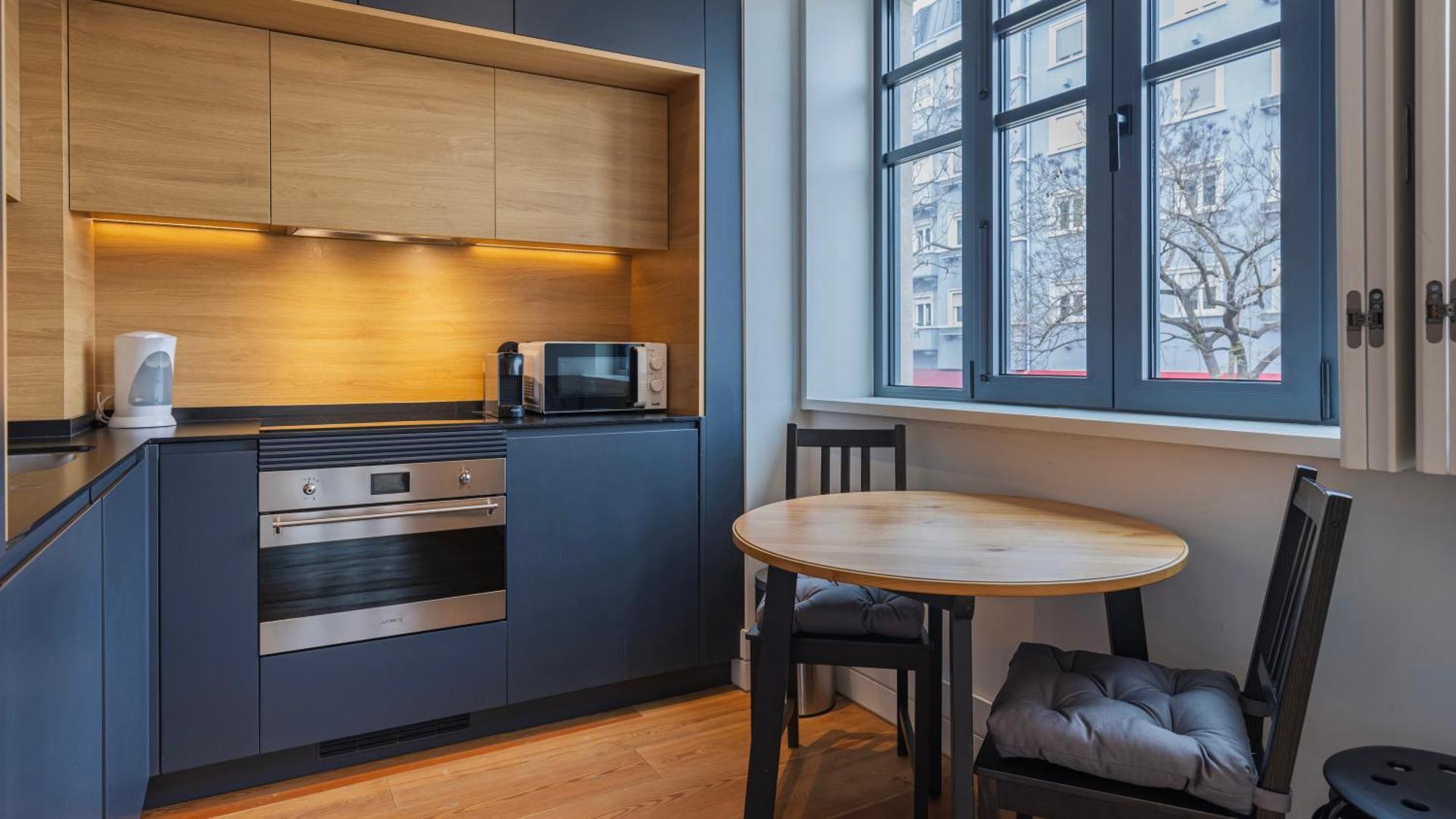 Modern And Bright By Lovelystay Apartment *