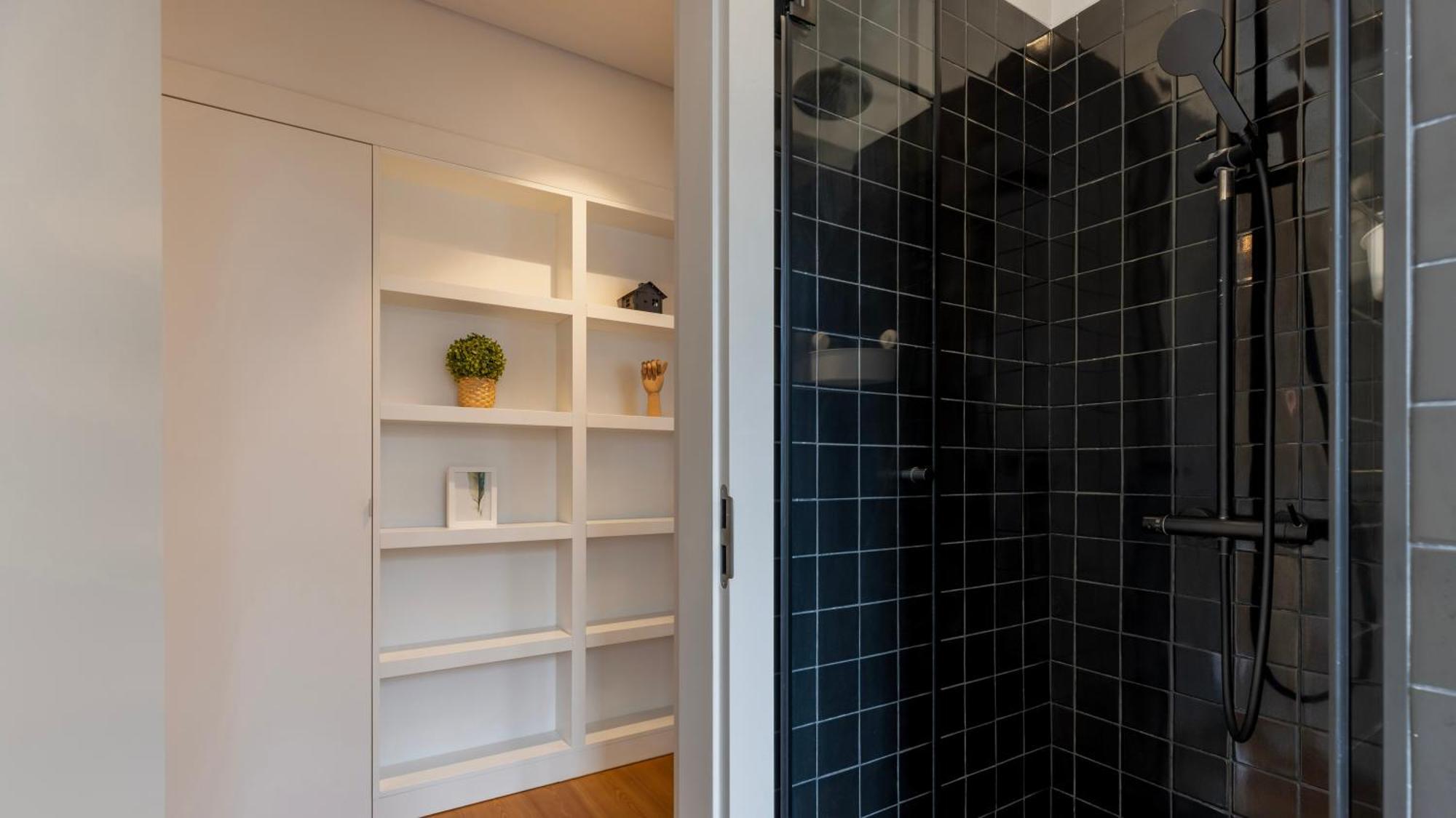 Modern And Bright By Lovelystay Apartment
